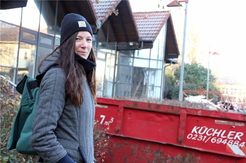 Hoffnungen und konkrete Aussichten: Was wird aus Merklinde? Die ehemalige Sparkasse: Das repräsentative Gebäude steht bald nicht mehr leer. Zurzeit wird es zu einem Wohnhaus umgebaut.