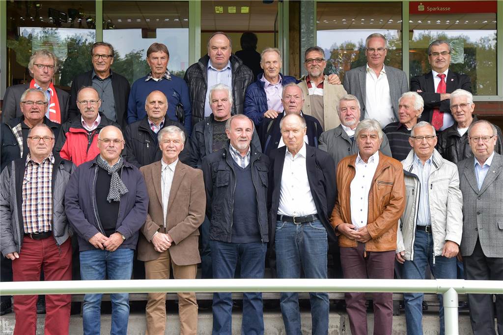 „Jupp“ Vogler war Torwart und Taubenkasper Gruppenbild ehemaliger LSV-Spieler