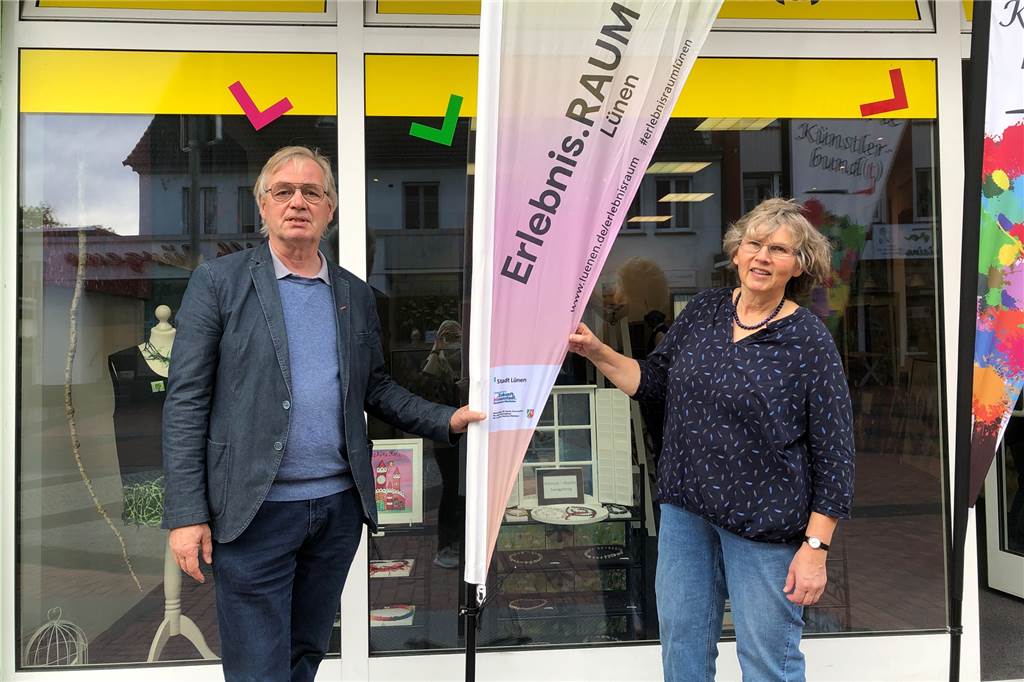 Neue Galerie in Lünens Innenstadt eröffnet und bietet „bezahlbare Kunst“ Die Eigentümer des Ladenlokals, in dem früher die Christliche Bücherstube war, freuen sich über die neue Nutzung der Räume.