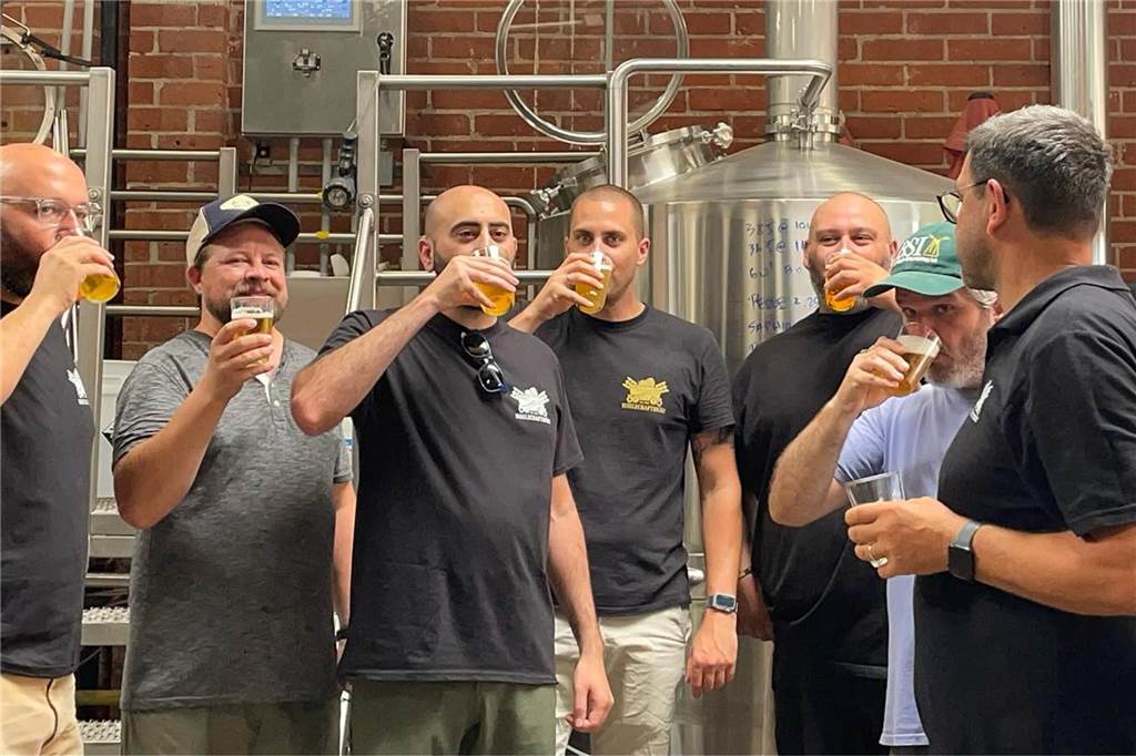 Kohlecraftbräu in den USA: Lüner Bier wird in Kalifornien verkauft Die eine oder andere Verkostung durfte nicht fehlen.