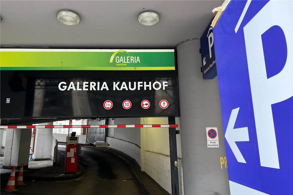 Die Einfahrt zum sogenannten "Galeria Kaufhof"-Parkhaus