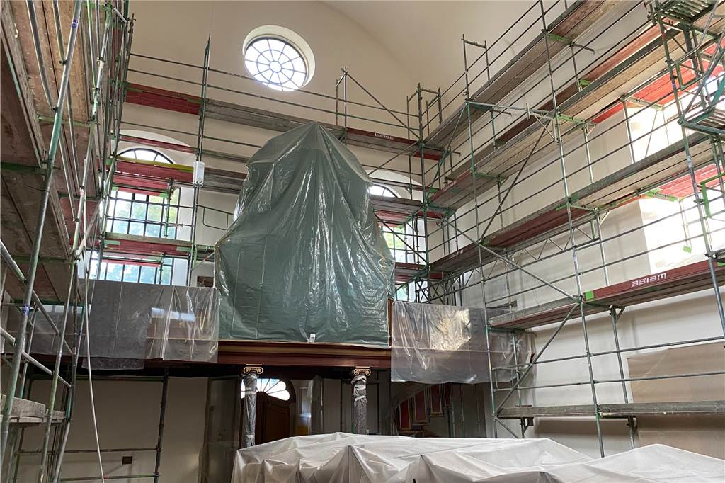 Renovierung der Kloster-Kirche nach monatelanger Verzögerung abgeschlossen Die eingerüstete Kloster-Kirche im August 2020.