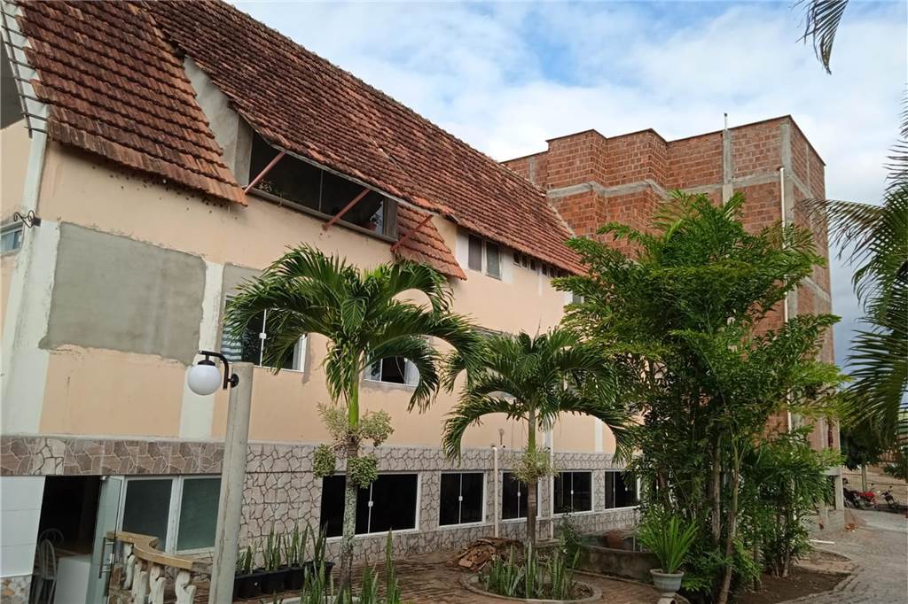 Besuch von Pater Zito: Kirchhellener Stiftung in Brasilien wächst Die Einrichtung in Bom Conselho kann sich inzwischen sehen lassen. Eine Erneuerung des Daches ist aufgrund von verstärktem Fledermaus-Befall allerdings dringend nötig.