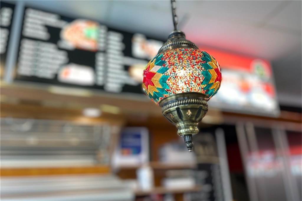 Die Einrichtung in der neuen Bäckerei hat viele orientalische Elemente.