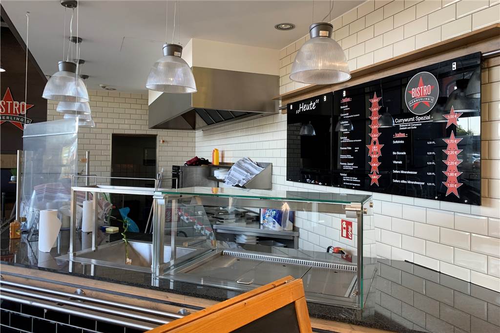 Neuer Imbiss eröffnet bald in Castrop-Rauxel Die Theke des Vorgänger-Lokals „Bistro Hämmerling's". Logos und Speisekarte hängen noch an den Wänden.