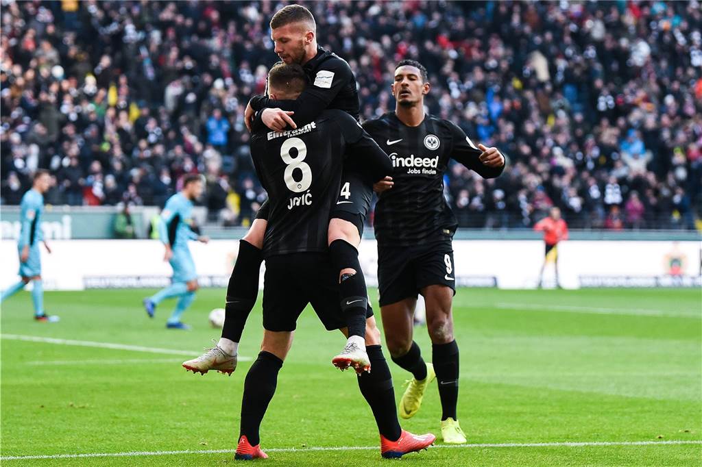 BVB-Stürmersuche vor dem Ende: Deshalb ist Sebastien Haller die beste Lösung Luka Jovic, Ante Rebic und Sebastien Haller bejubeln einen Treffer für Eintracht Frankfurt.