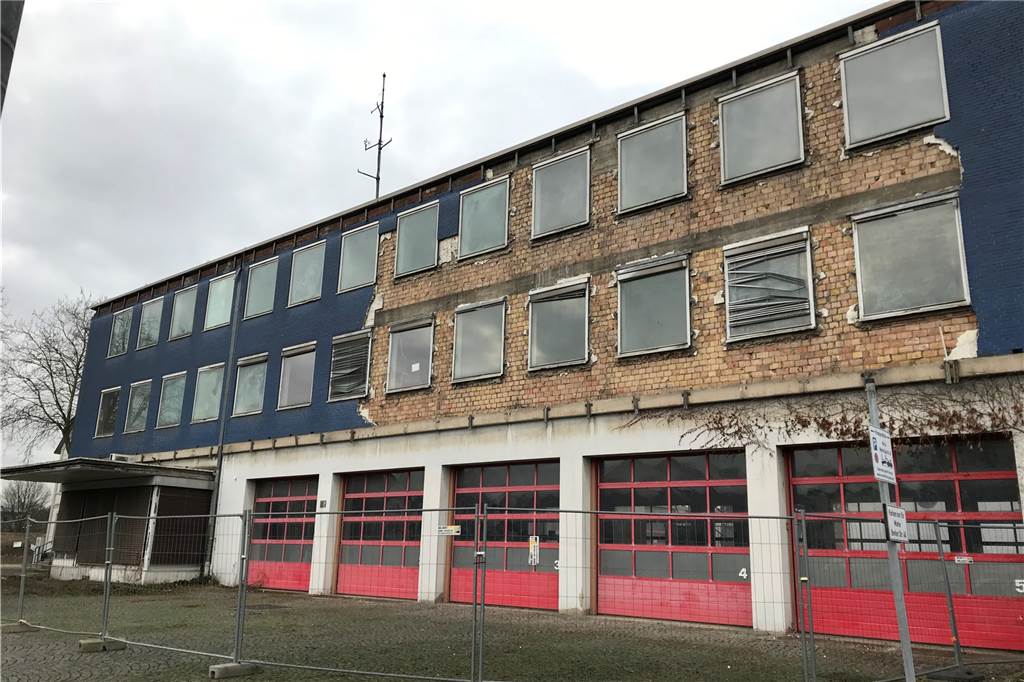 Ehemalige Feuerwache in Lünen: „Das werden richtig schicke kleine Zimmer“ Die einstige Feuer- und Rettungswache an der Borker Straße diente bis zum 29. Januar 2020 noch als Flüchtlingsunterkunft.