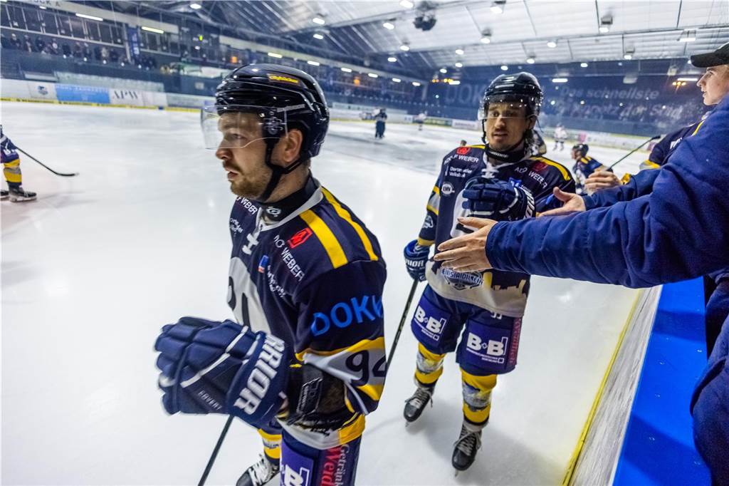 Die Eisadler Dortmund haben am Freitagabend den Neusser EV mit 14:1 besiegt.