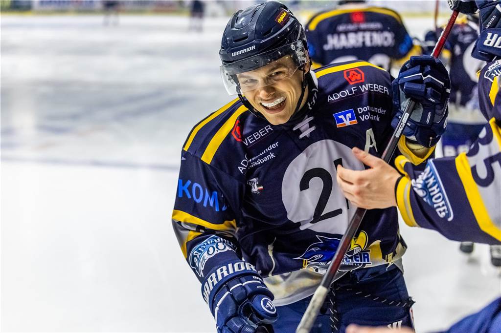 Die Eisadler Dortmund haben am Freitagabend den Neusser EV mit 14:1 besiegt.