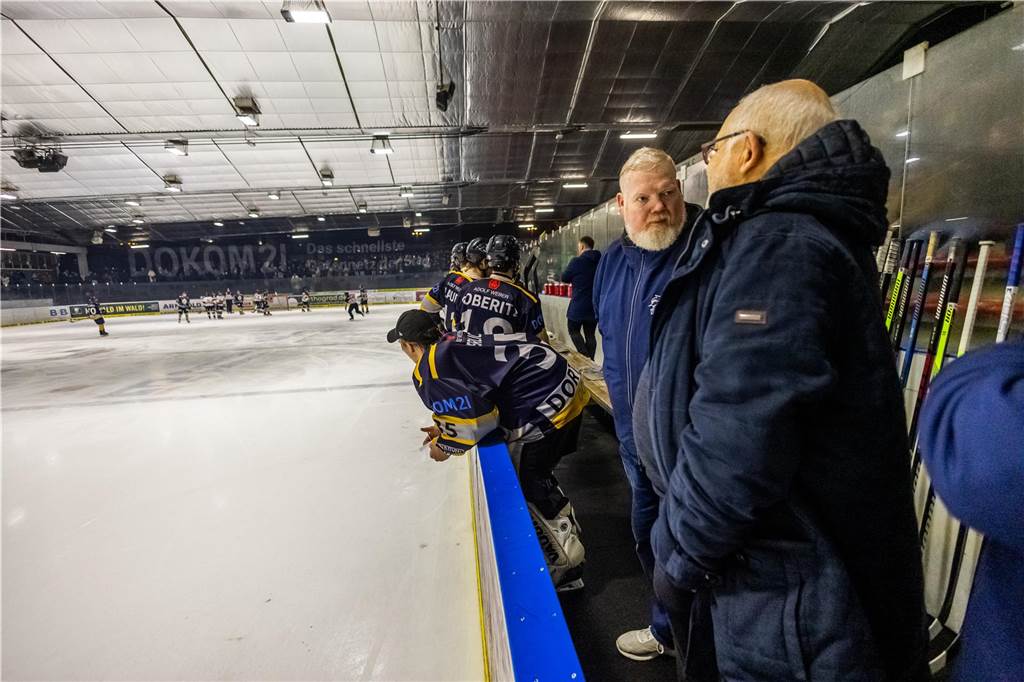 Die Eisadler Dortmund haben am Freitagabend den Neusser EV mit 14:1 besiegt.