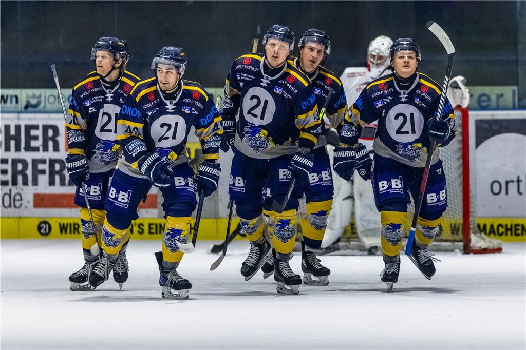 Die Eisadler Dortmund haben am Freitagabend den Neusser EV mit 14:1 besiegt.