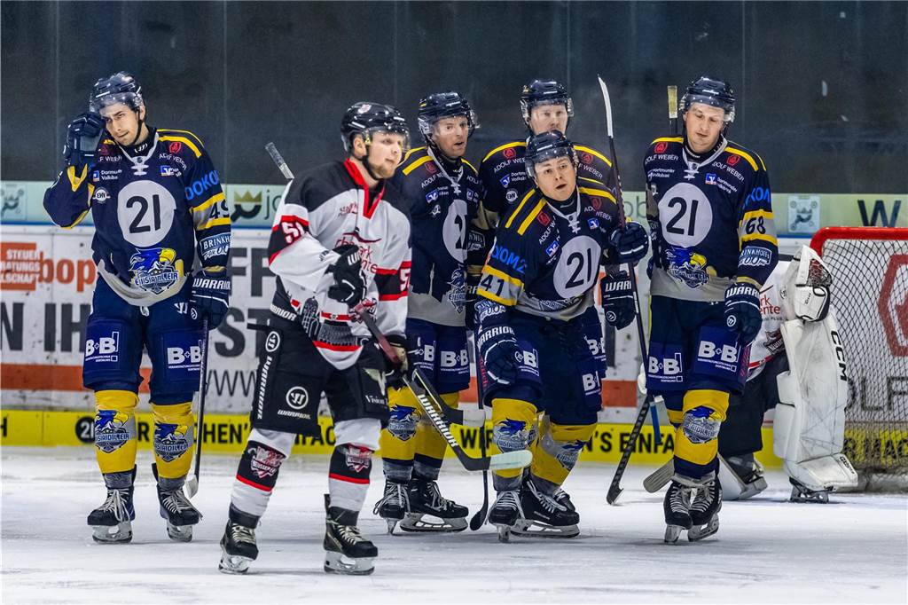 Die Eisadler Dortmund haben am Freitagabend den Neusser EV mit 14:1 besiegt.