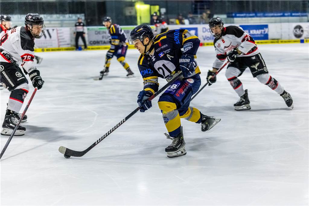 Die Eisadler Dortmund haben am Freitagabend den Neusser EV mit 14:1 besiegt.