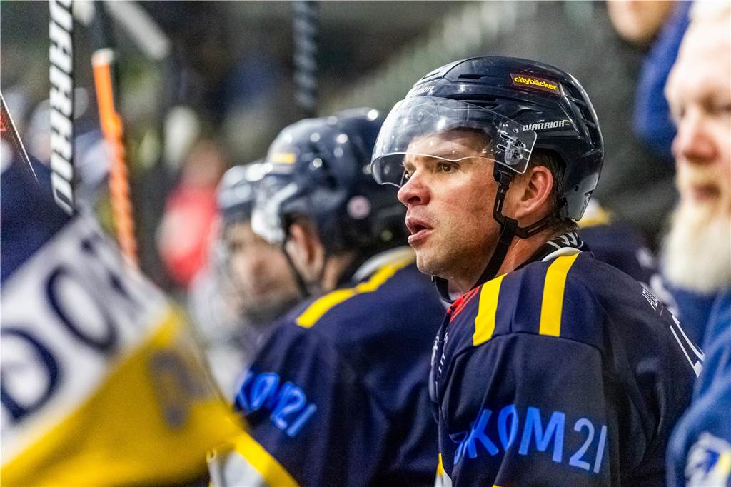 Die Eisadler Dortmund haben am Freitagabend den Neusser EV mit 14:1 besiegt.