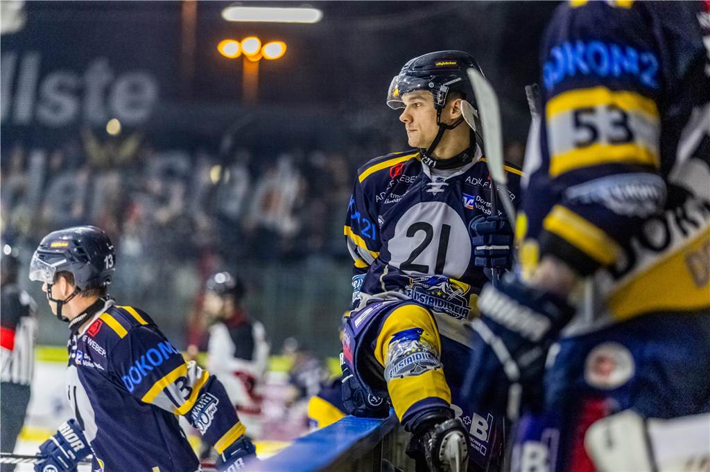Die Eisadler Dortmund haben am Freitagabend den Neusser EV mit 14:1 besiegt.