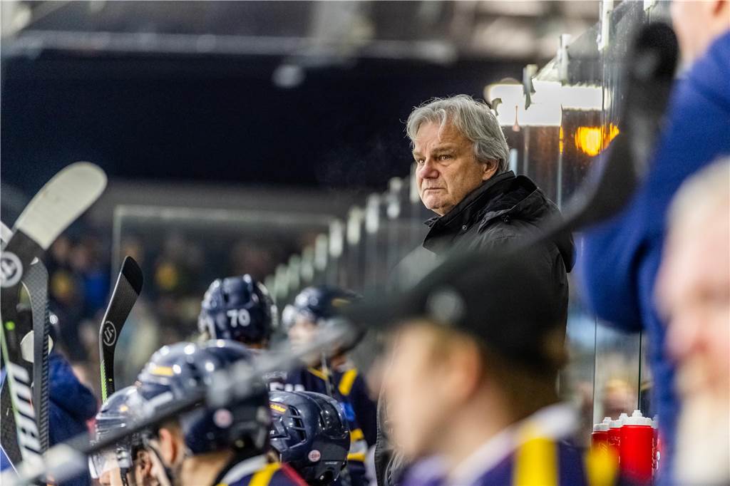 Die Eisadler Dortmund haben am Freitagabend den Neusser EV mit 14:1 besiegt.