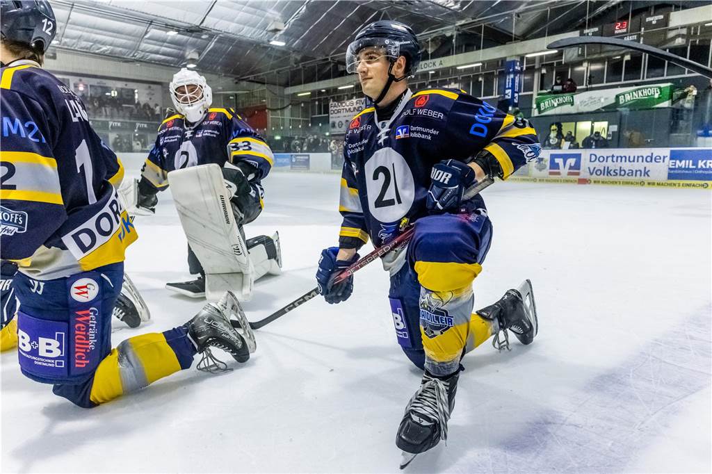 Die Eisadler Dortmund haben am Freitagabend den Neusser EV mit 14:1 besiegt.