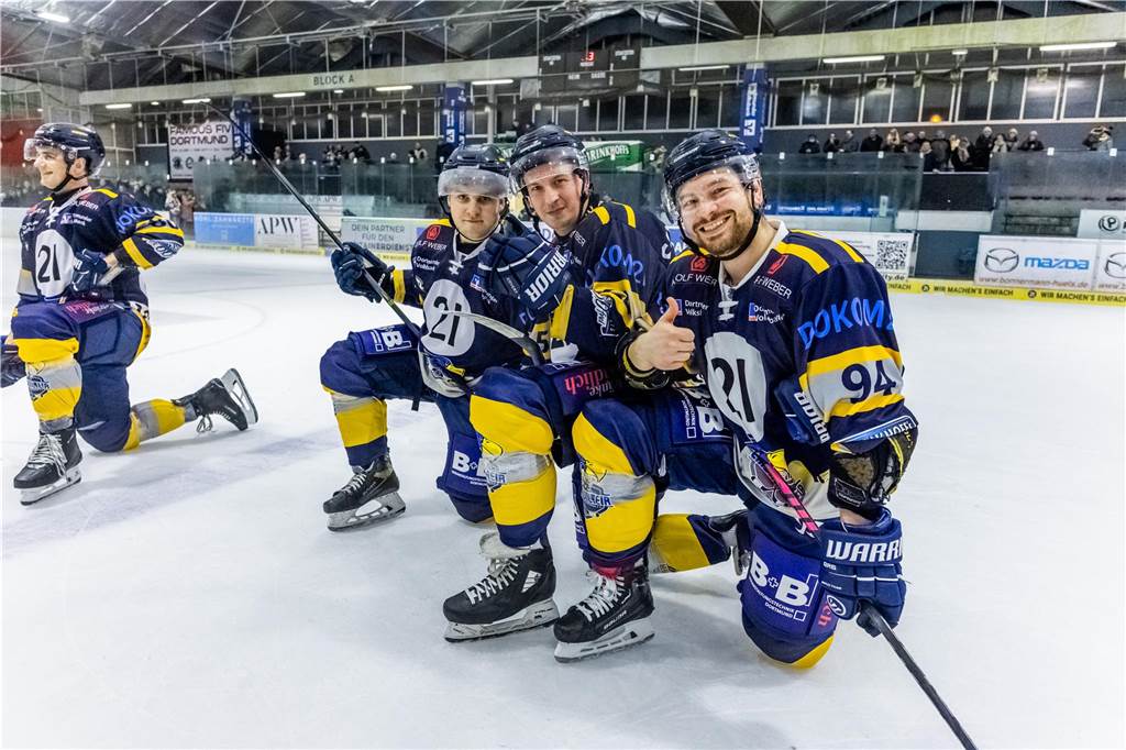 Die Eisadler Dortmund haben am Freitagabend den Neusser EV mit 14:1 besiegt.