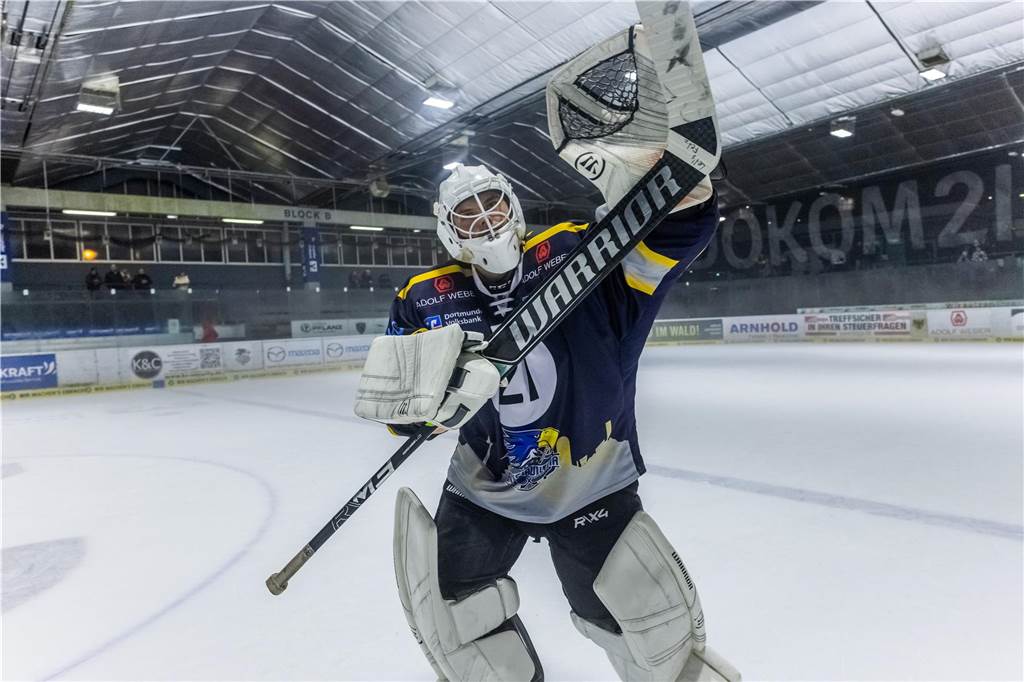 Die Eisadler Dortmund haben am Freitagabend den Neusser EV mit 14:1 besiegt.