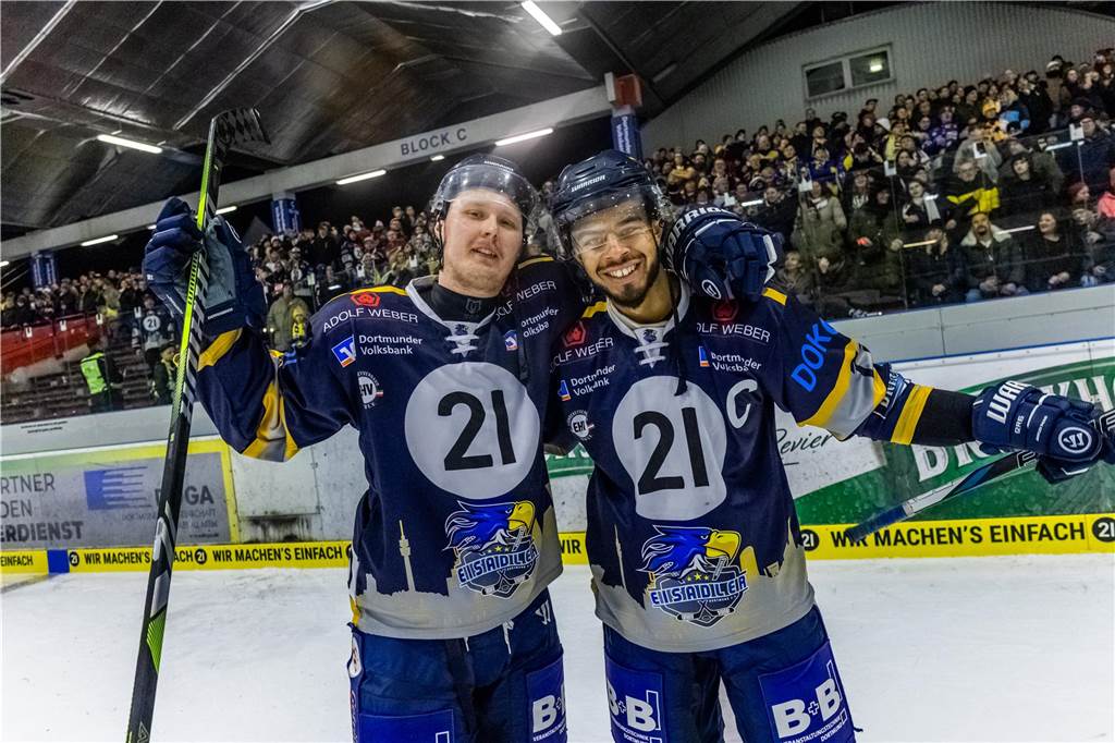 Die Eisadler Dortmund haben am Freitagabend den Neusser EV mit 14:1 besiegt.