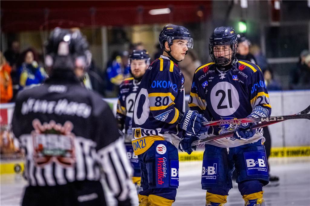 Die Eisadler Dortmund haben am Freitagabend den Neusser EV mit 14:1 besiegt.