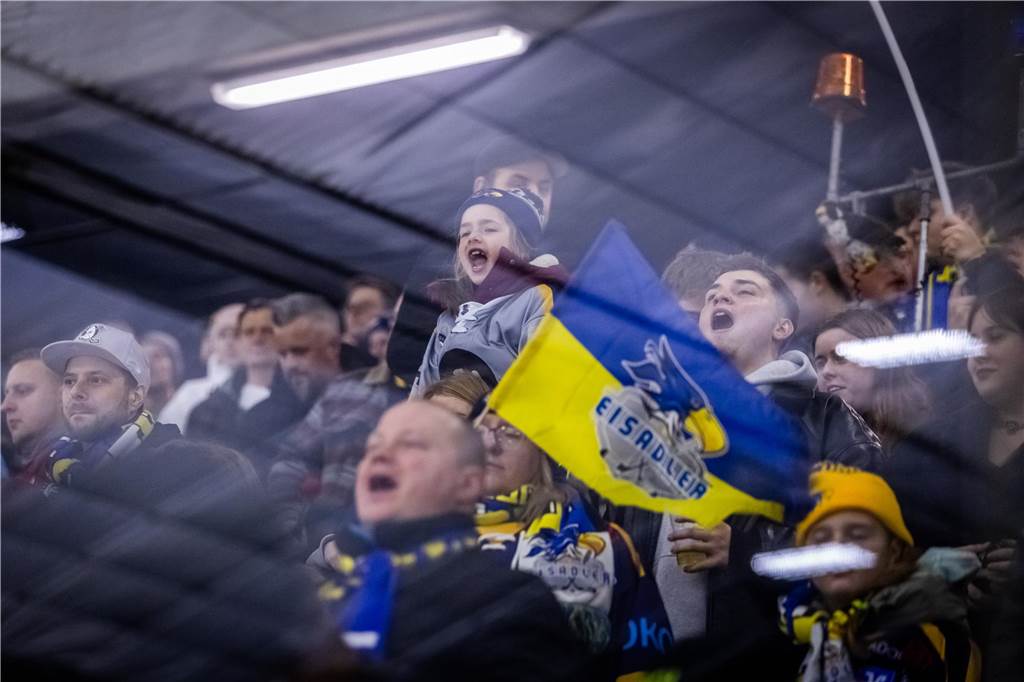 Die Eisadler Dortmund haben am Freitagabend den Neusser EV mit 14:1 besiegt.