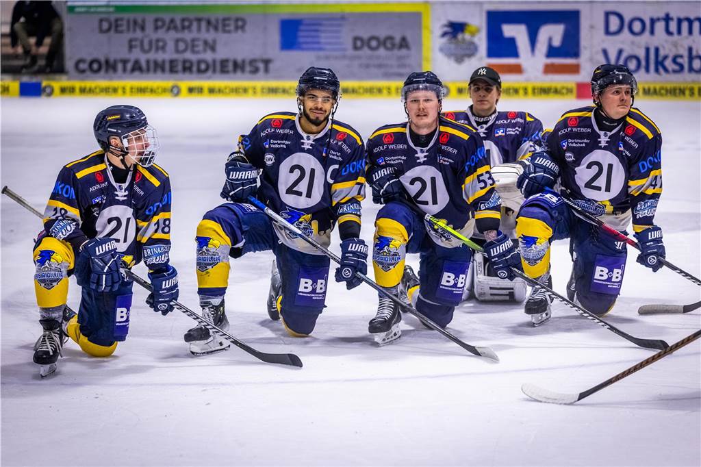 Die Eisadler Dortmund haben am Freitagabend den Neusser EV mit 14:1 besiegt.
