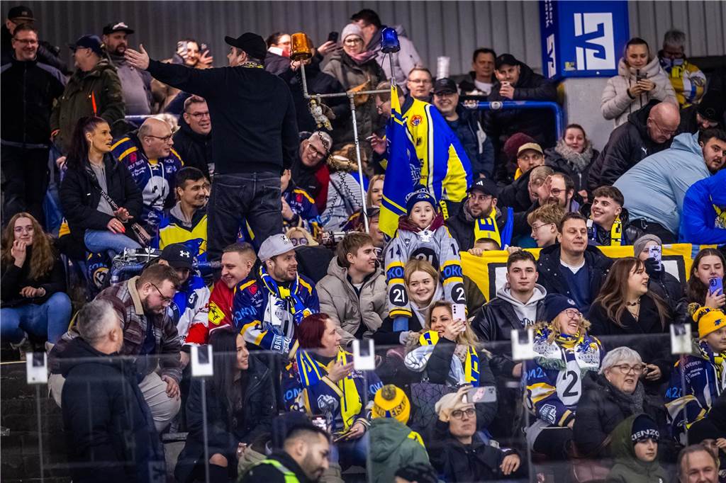 Die Eisadler Dortmund haben am Freitagabend den Neusser EV mit 14:1 besiegt.