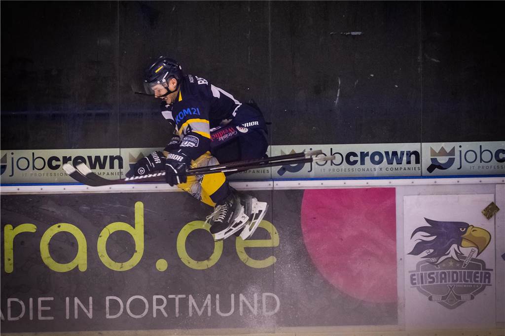 Die Eisadler Dortmund haben am Freitagabend den Neusser EV mit 14:1 besiegt.