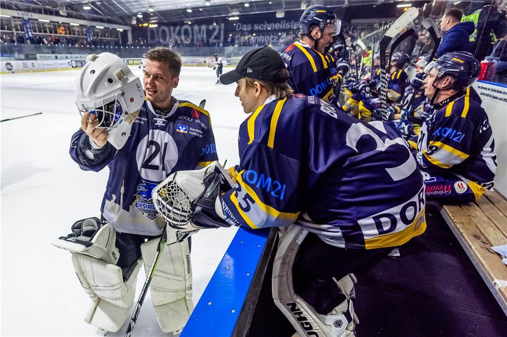 Die Eisadler Dortmund haben am Freitagabend den Neusser EV mit 14:1 besiegt.