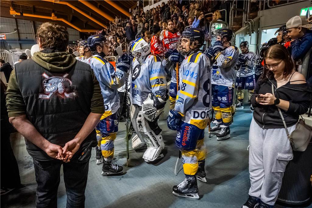 Die Eisadler Dortmund haben am Sonntag überraschend deutlich mit 1:5 bei den Ratinger Ice Aliens verloren.