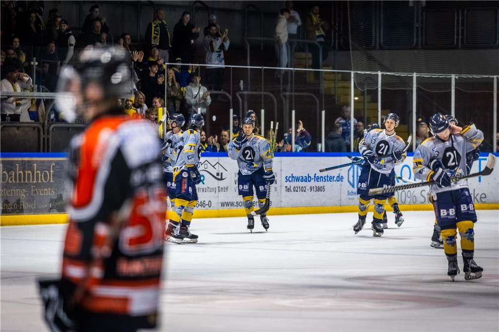 Die Eisadler Dortmund haben am Sonntag überraschend deutlich mit 1:5 bei den Ratinger Ice Aliens verloren.
