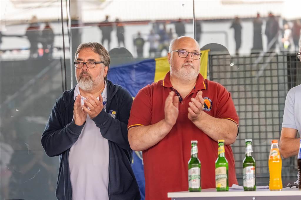 Die Eisadler Dortmund haben am Wochenende ihre Saisoneröffnung gefeiert.