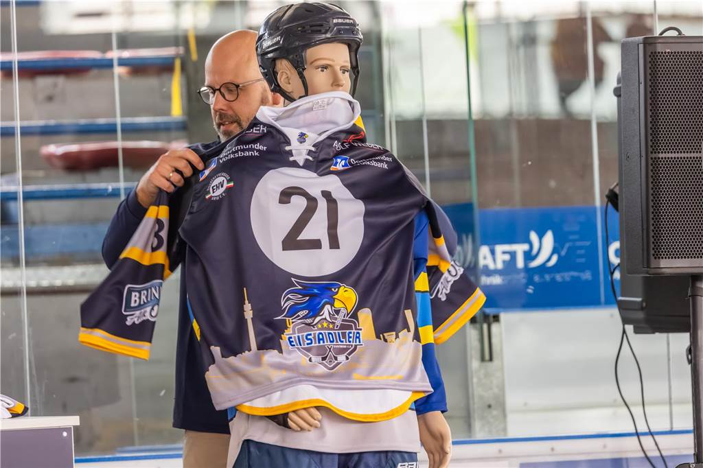 Die Eisadler Dortmund haben am Wochenende ihre Saisoneröffnung gefeiert.
