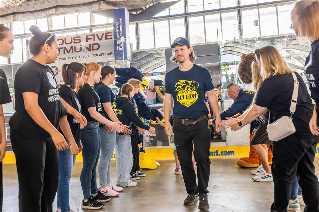 Die Eisadler Dortmund haben am Wochenende ihre Saisoneröffnung gefeiert.
