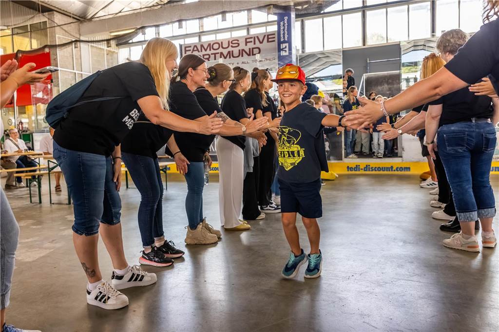 Die Eisadler Dortmund haben am Wochenende ihre Saisoneröffnung gefeiert.