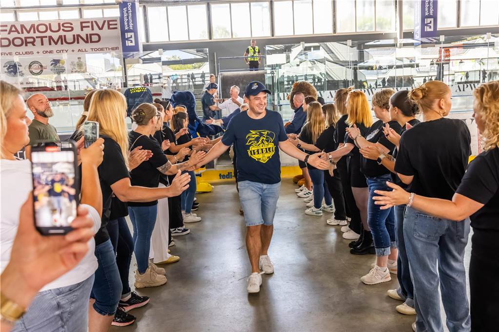 Die Eisadler Dortmund haben am Wochenende ihre Saisoneröffnung gefeiert.