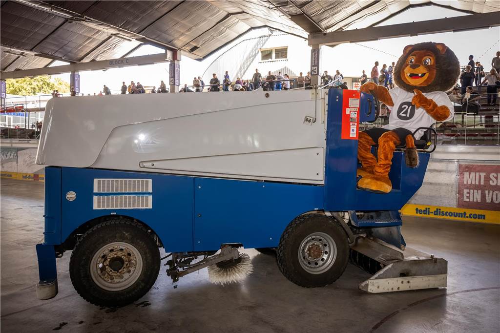 Die Eisadler Dortmund haben am Wochenende ihre Saisoneröffnung gefeiert.