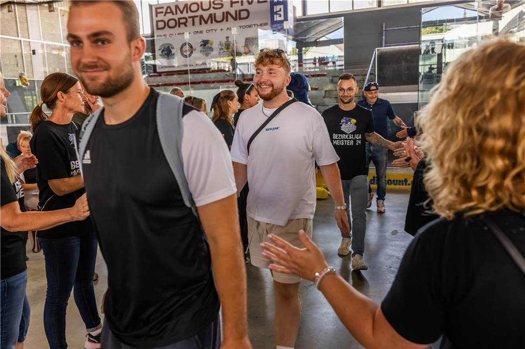 Die Eisadler Dortmund haben am Wochenende ihre Saisoneröffnung gefeiert.