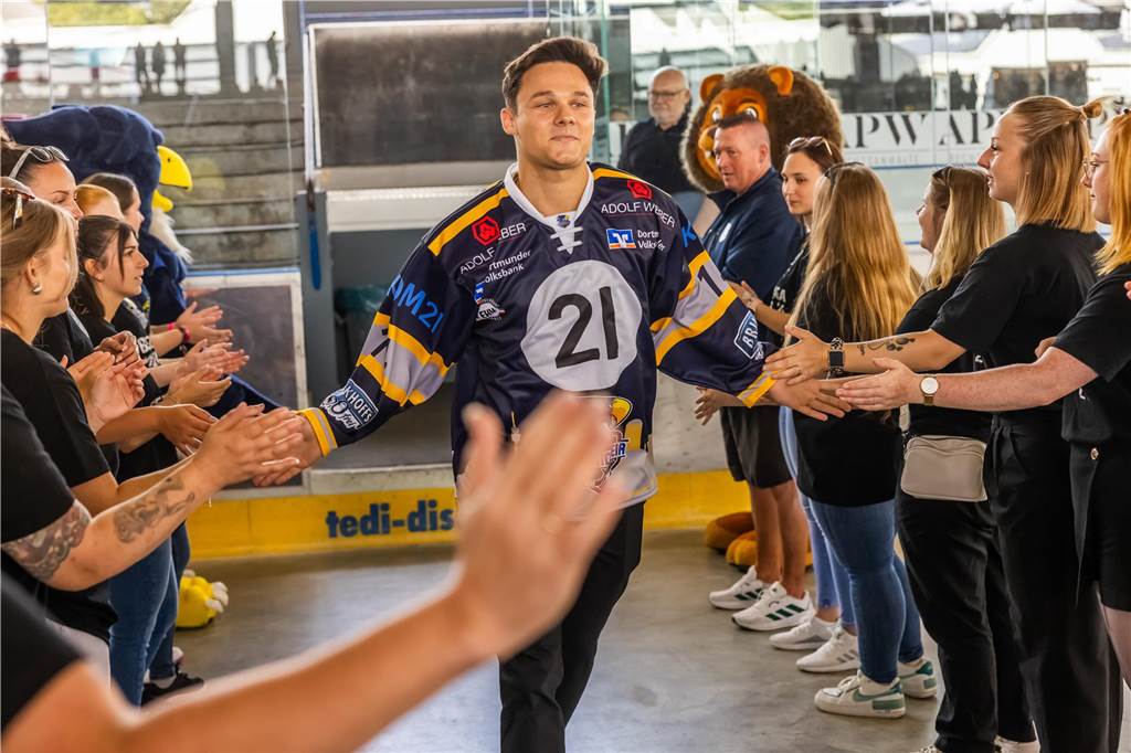 Die Eisadler Dortmund haben am Wochenende ihre Saisoneröffnung gefeiert.