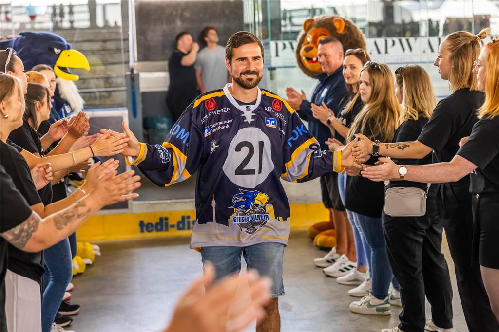 Die Eisadler Dortmund haben am Wochenende ihre Saisoneröffnung gefeiert.