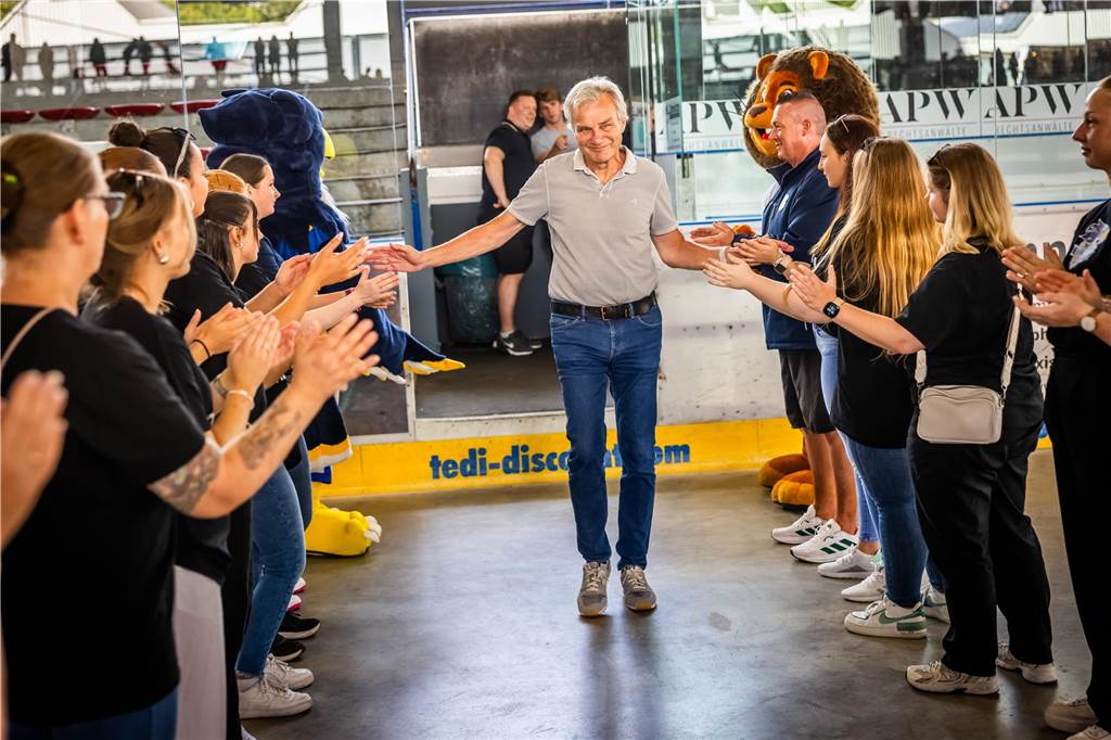 Die Eisadler Dortmund haben am Wochenende ihre Saisoneröffnung gefeiert.