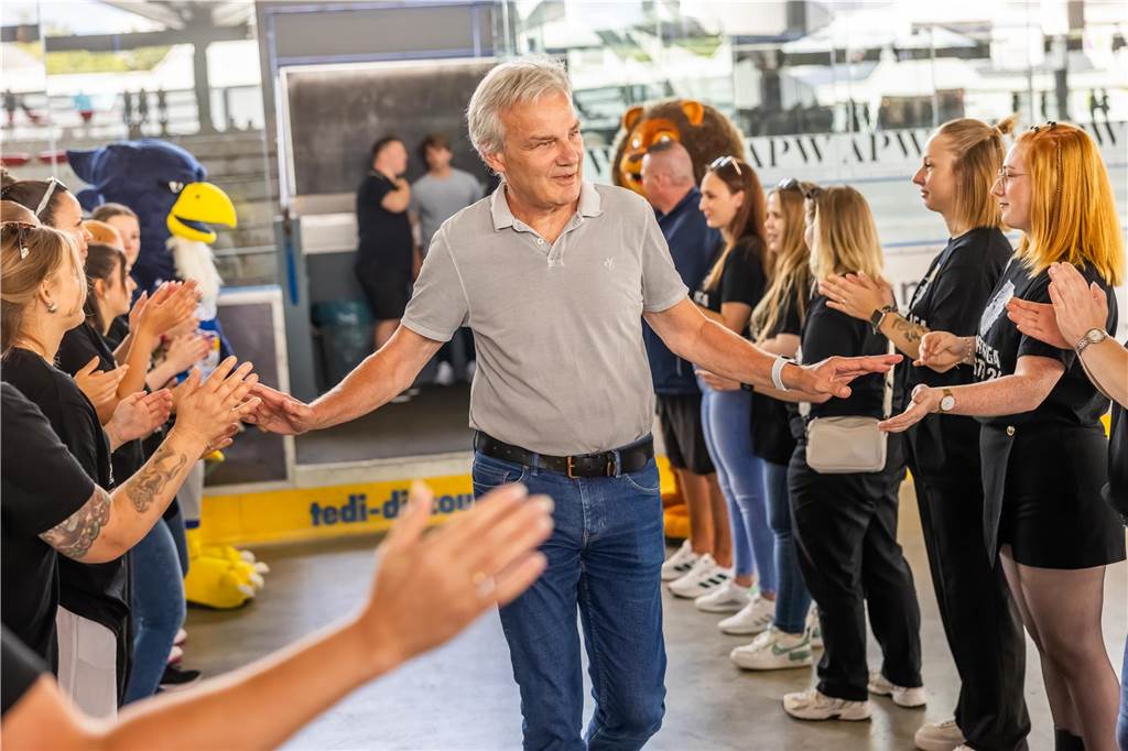Die Eisadler Dortmund haben am Wochenende ihre Saisoneröffnung gefeiert.