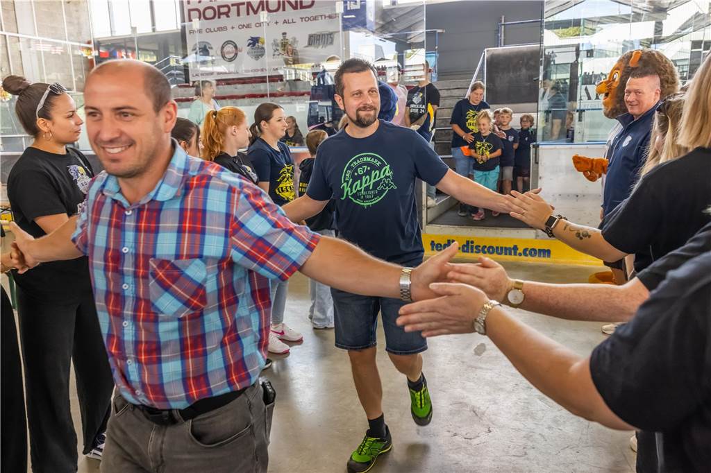 Die Eisadler Dortmund haben am Wochenende ihre Saisoneröffnung gefeiert.