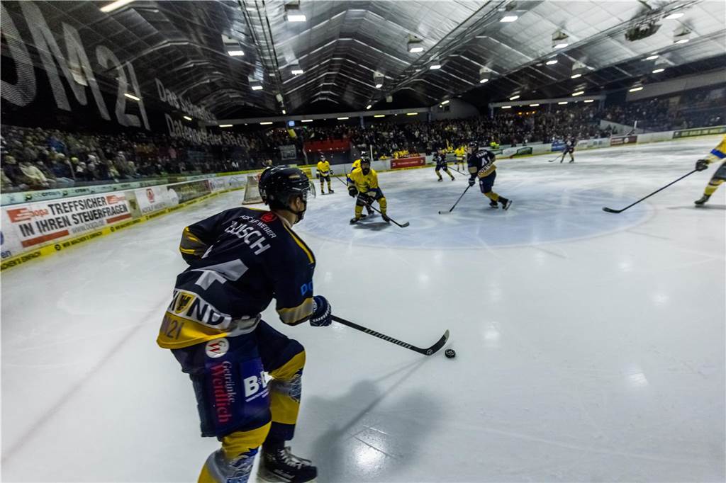 Die Eisadler Dortmund haben vor über 2000 Zuschauern am Freitagabend die Grefrather EG besiegt und starten mit Rückenwind aus 14 Siegen in Serie in die Playoffs.