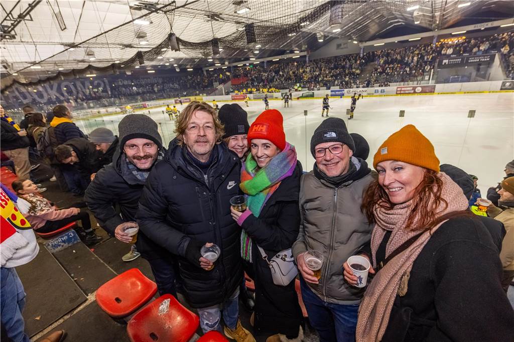 Die Eisadler Dortmund haben vor über 2000 Zuschauern am Freitagabend die Grefrather EG besiegt und starten mit Rückenwind aus 14 Siegen in Serie in die Playoffs.