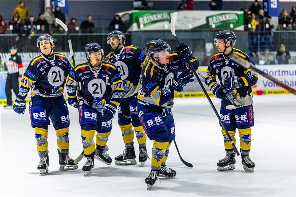 Die Eisadler Dortmund haben vor über 2000 Zuschauern am Freitagabend die Grefrather EG besiegt und starten mit Rückenwind aus 14 Siegen in Serie in die Playoffs.