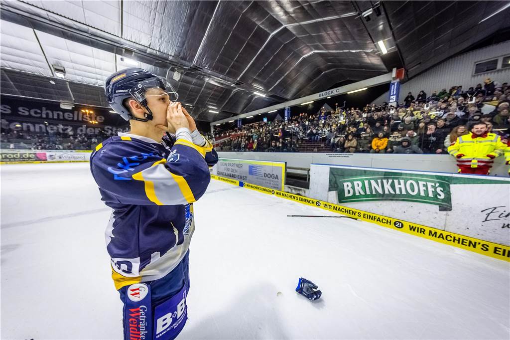 Die Eisadler Dortmund haben vor über 2000 Zuschauern am Freitagabend die Grefrather EG besiegt und starten mit Rückenwind aus 14 Siegen in Serie in die Playoffs.