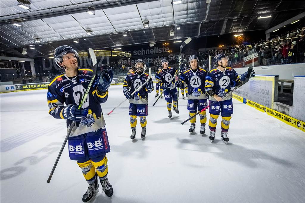 Die Eisadler Dortmund haben vor über 2000 Zuschauern am Freitagabend die Grefrather EG besiegt und starten mit Rückenwind aus 14 Siegen in Serie in die Playoffs.