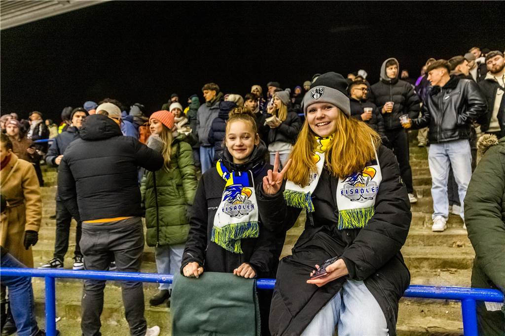 Die Eisadler Dortmund haben vor über 2000 Zuschauern am Freitagabend die Grefrather EG besiegt und starten mit Rückenwind aus 14 Siegen in Serie in die Playoffs.